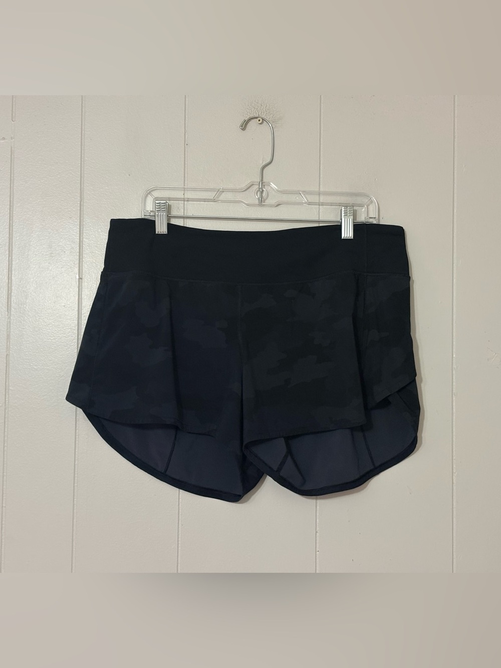 Lululemon Speed Up Shorts Long 4” Camo Black Size 12 Running Athletic